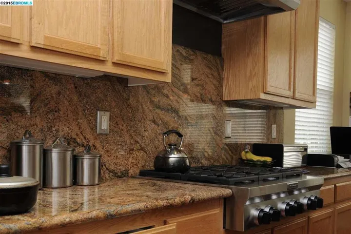 Full granite backsplash.