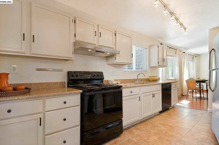 6211 Telegraph Ave 3, Oakland, California 94609-1365
