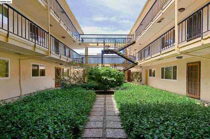 6211 Telegraph Ave 3, Oakland, California 94609-1365