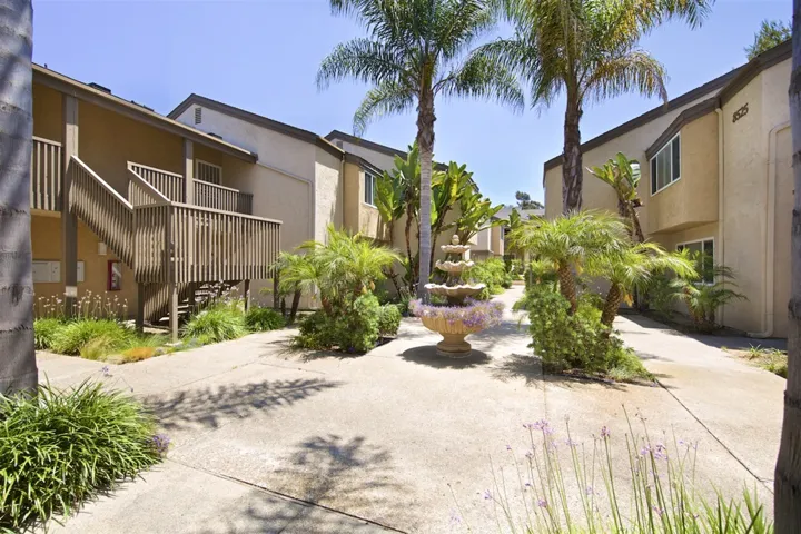 8525 Villa La Jolla Drive E, La Jolla, California 92037