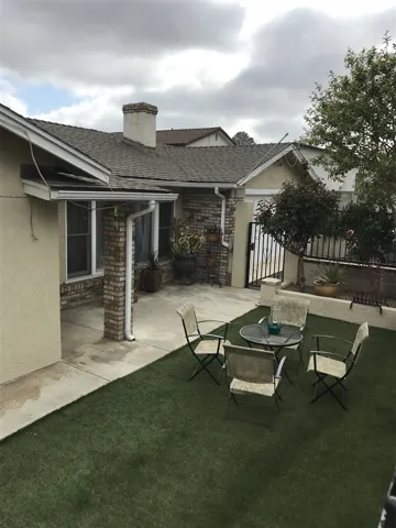 855 Newport Dr, Vista, California 92084