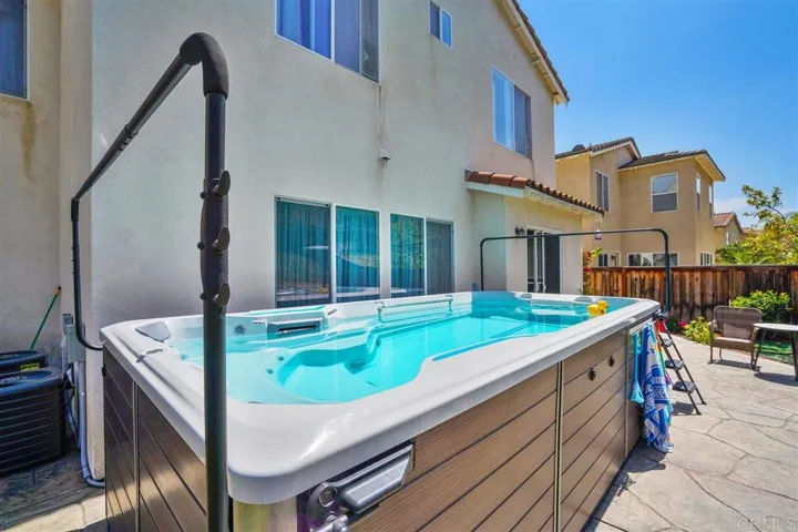 ENDLESS SWIM SPA -- DO FULL LAPS IN POOL