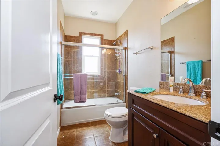 HALLWAY BATHROOM - UPSTAIRS