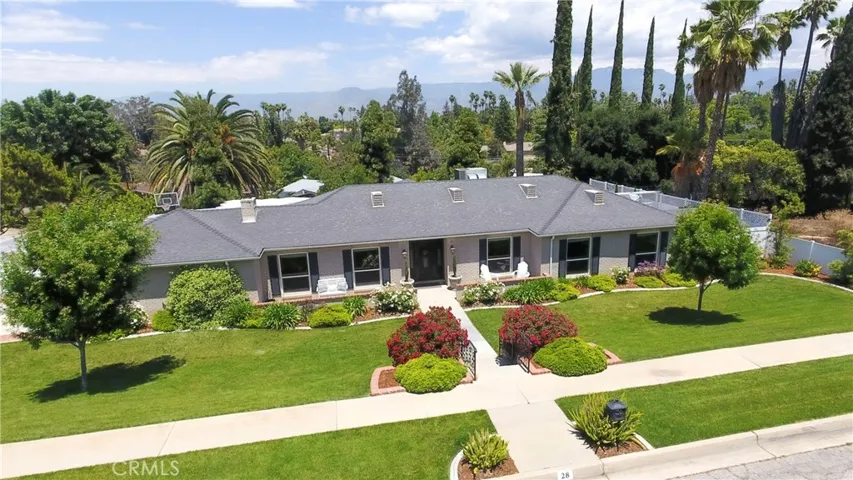 28 W Hilton Avenue, Redlands, California 92373
