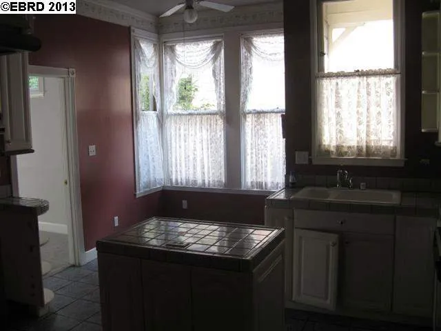 2042 10th Ave, Oakland, California 94606-2616