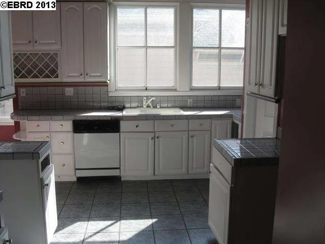 2042 10th Ave, Oakland, California 94606-2616