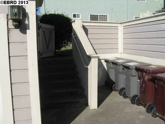 2042 10th Ave, Oakland, California 94606-2616