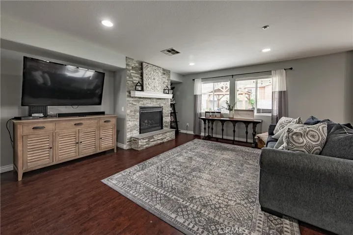 7188 Plum Tree Place, Fontana, California 92336