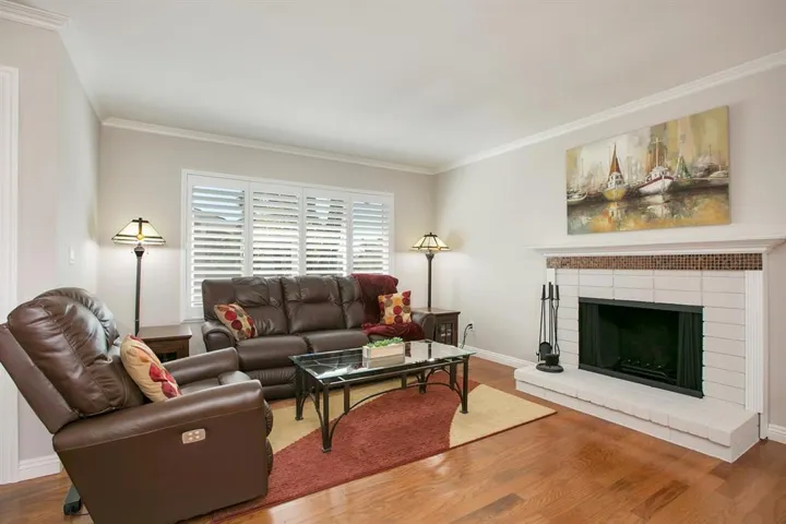 Big 16x17 Family room with fireplace