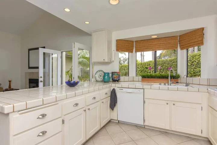 1011 Monterey Vista Way, Encinitas, California 92024