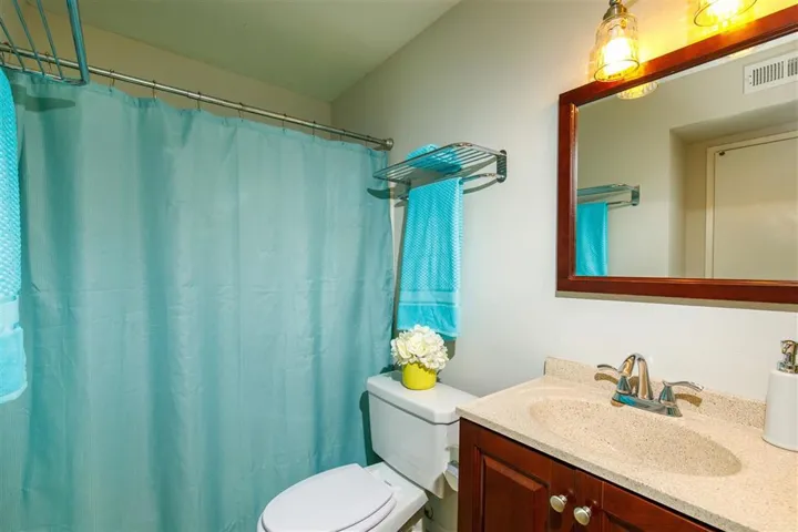 1941 Wellington Lane 7, Vista, California 92081