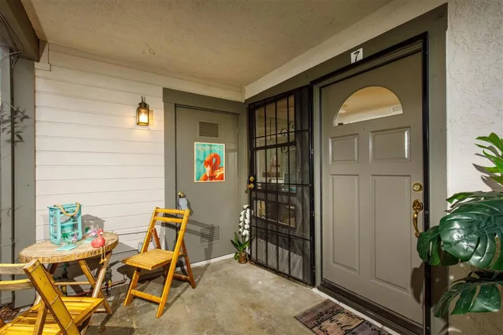 1941 Wellington Lane 7, Vista, California 92081