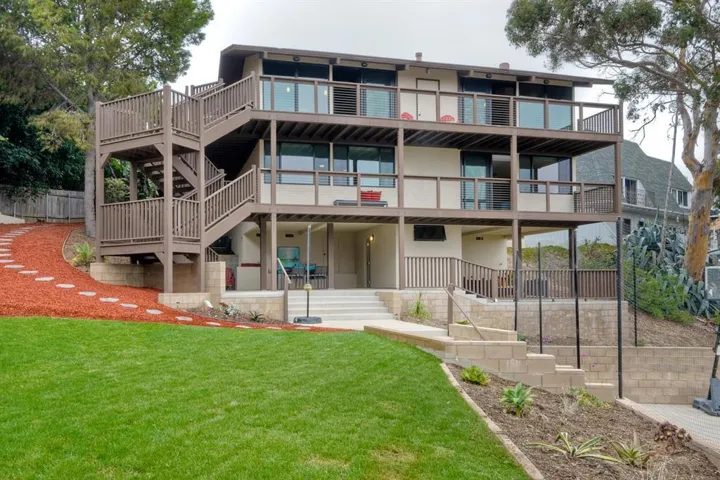 3950 Holly Brae Lane, Carlsbad, California 92008