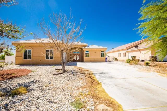 14755 Crofton Lane, Helendale, California 92342