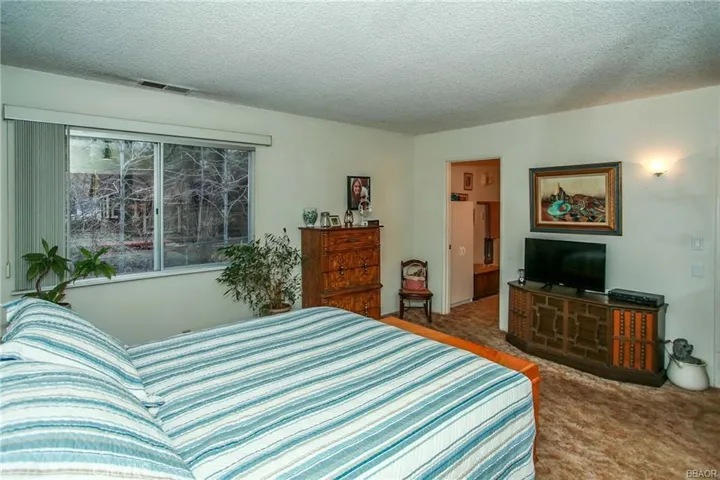 1037 Myrtle Avenue, Big Bear, California 92314