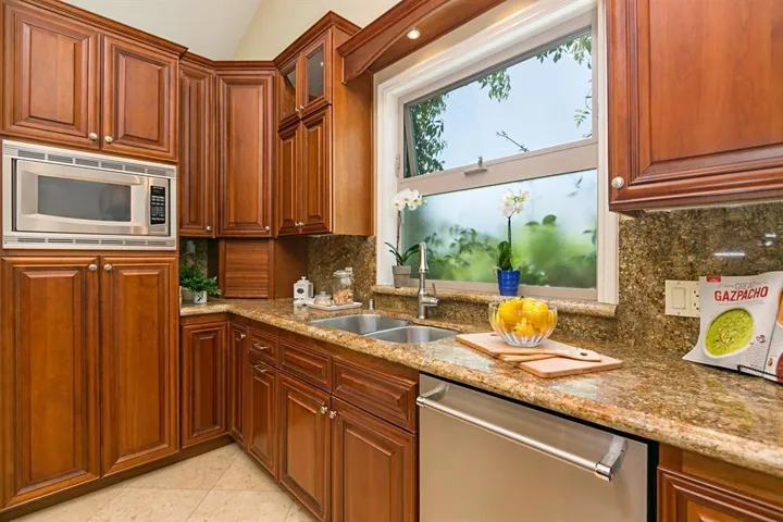 742 Arden Drive, Encinitas, California 92024