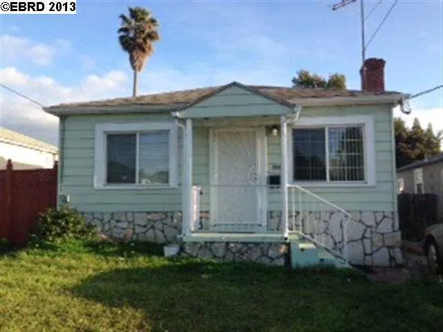 2744 106th Ave, Oakland, California 94605-5210