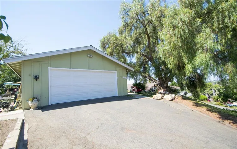 482 Drive, Vista, California 92084