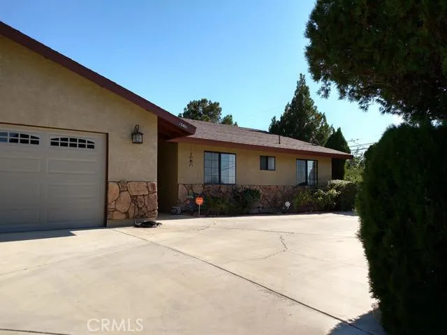 15481 Eto Camino Road, Victorville, California 92394
