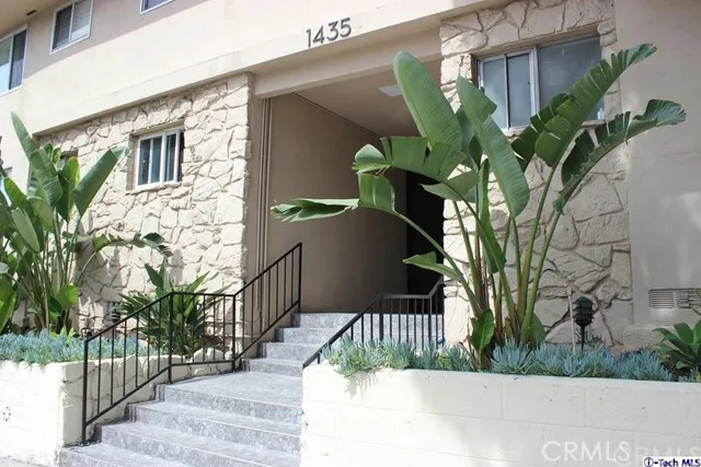 1435 N Fairfax Avenue 21, West Hollywood, California 90046