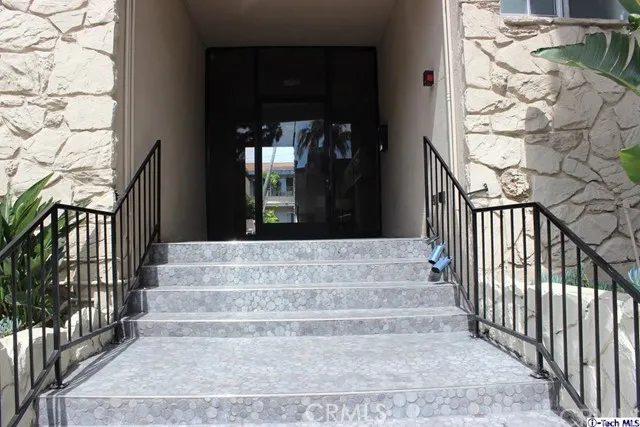 1435 N Fairfax Avenue 21, West Hollywood, California 90046