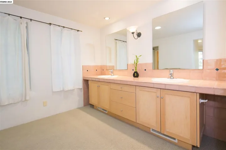 1200 Westview Dr, Berkeley, California 94705-1651