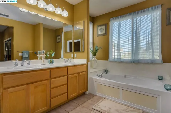 2372 Berkshire Lane, Brentwood, California 94513-5089