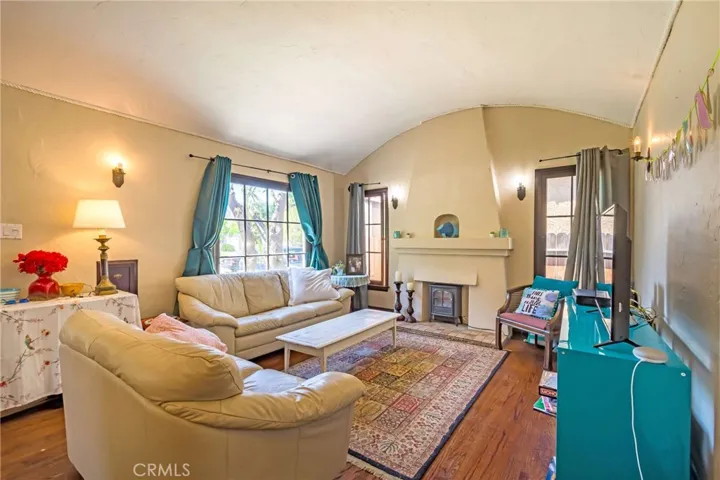 3526 Lewis Avenue, Long Beach, California 90807
