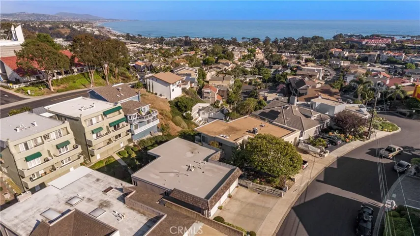 33882 Pequito Dr. #3 Dana Point. Fabulous 3 Br 2 Ba Single Level Condo with Ocean View. Located in Historic Lantern District. Over 1500 Sq. Ft. Private Garage, Furnished, No HOA Dues, Turn Key Condition, Beach Close. Affordable, Wow! Don't Miss Out.