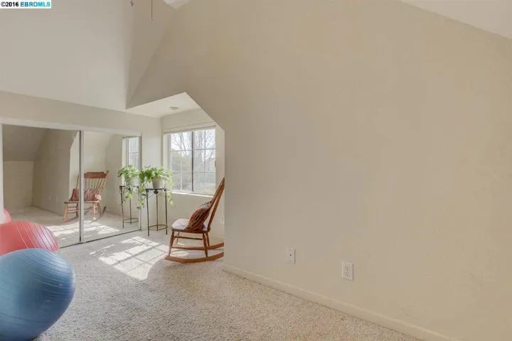 small room with closet, can be used for bedroom, office, den...