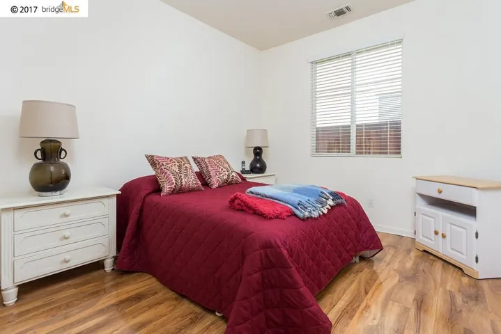Laminate floor, large closet