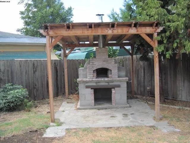319 W 3rd St, Antioch, California 94509-1272