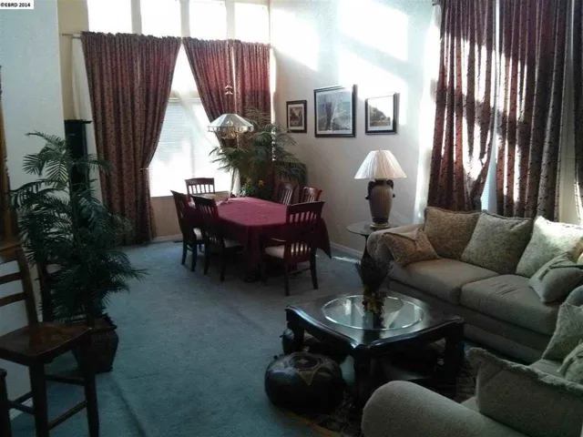 Dining room/ Living room