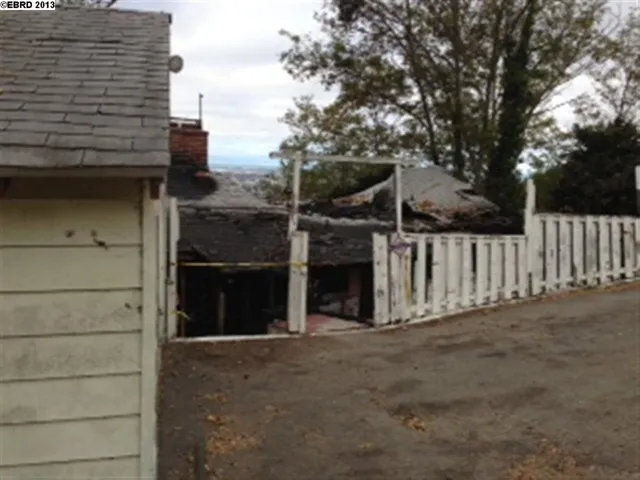7815 Sunkist Dr, Oakland, California 94605-3048