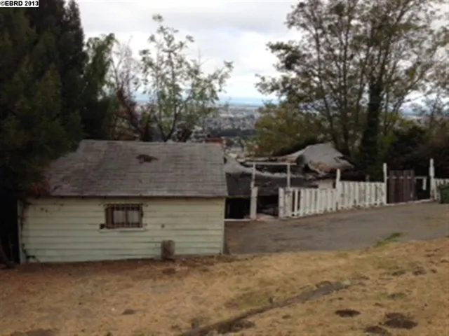 7815 Sunkist Dr, Oakland, California 94605-3048
