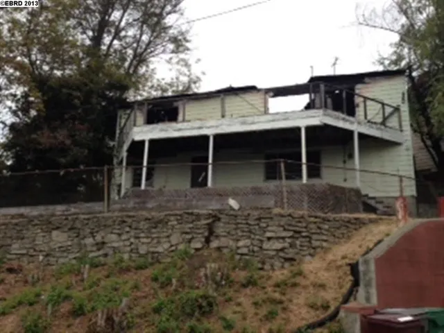 7815 Sunkist Dr, Oakland, California 94605-3048