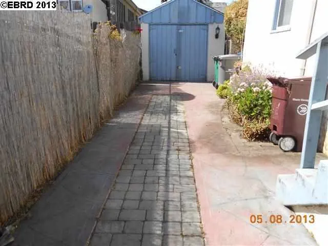 2421 80th Ave, Oakland, California 94605-3452