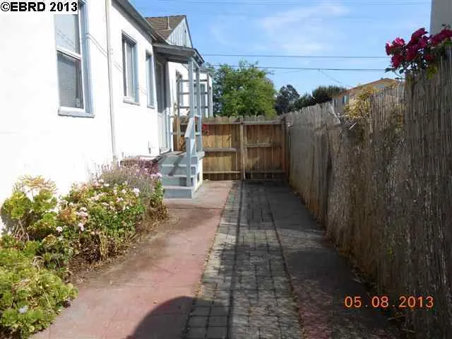 2421 80th Ave, Oakland, California 94605-3452