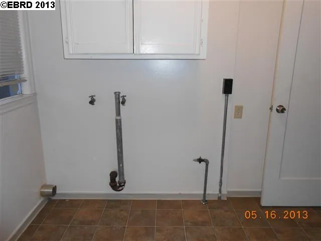 2421 80th Ave, Oakland, California 94605-3452