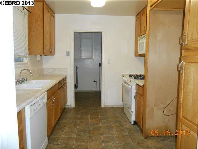 2421 80th Ave, Oakland, California 94605-3452