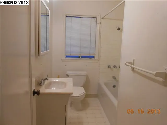 2421 80th Ave, Oakland, California 94605-3452