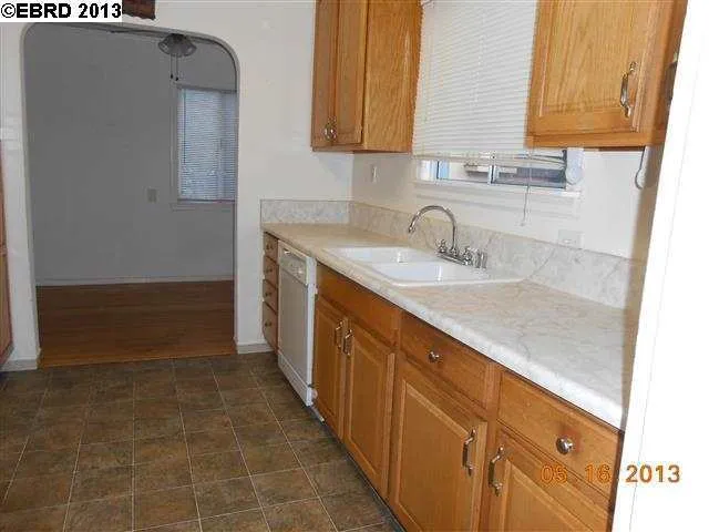 2421 80th Ave, Oakland, California 94605-3452