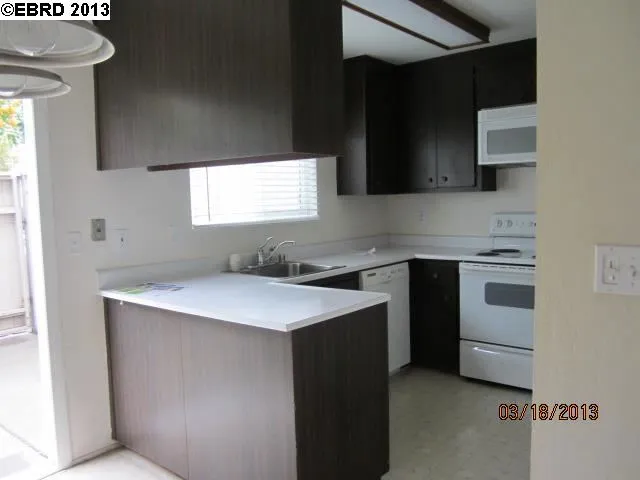 1230 Pine Creek Way G, Concord, California 94520-3632