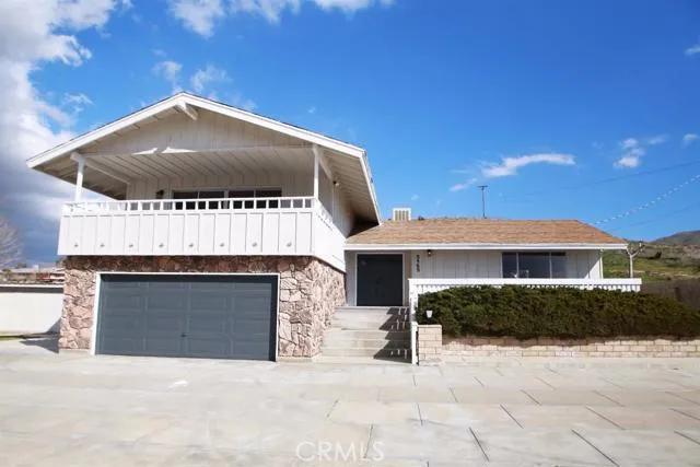 9469 Navajo Road, Apple Valley, California 92308