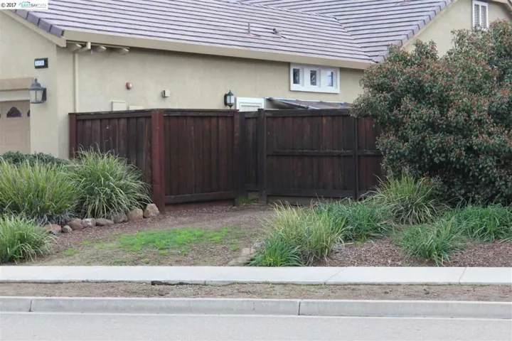 Home has side yard on both sides of home.