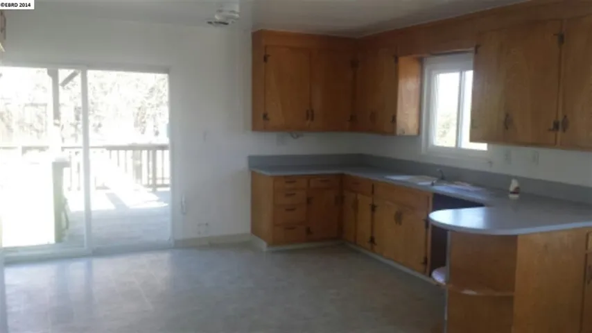 860 3rd Ave, Pinole, California 94564-2416