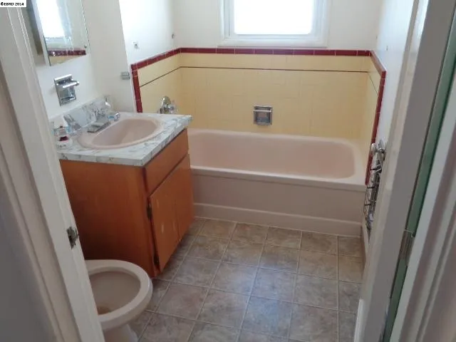 39 Grove St, Richmond, California 94804-1917
