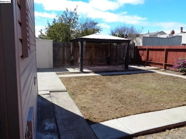 39 Grove St, Richmond, California 94804-1917