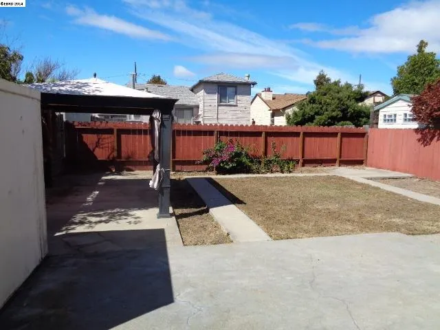 39 Grove St, Richmond, California 94804-1917