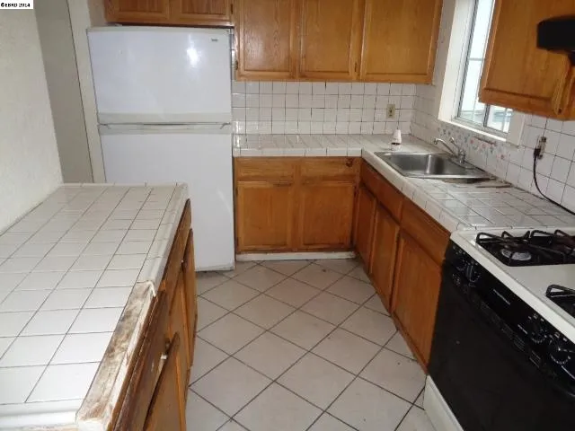 2247 Foothill Blvd, Oakland, California 94606-4742